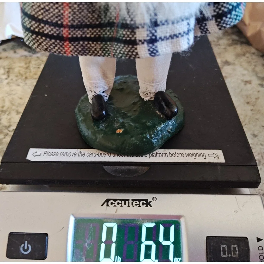 Byers Choice Caroler Figurine Girl 1982 Blue Plaid Skirt White Muff Vintage 10in